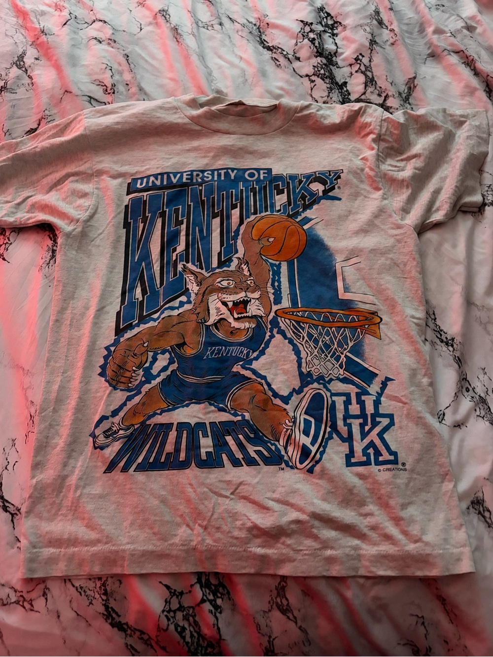 90’s University of Kentucky Wildcats White Graphic T-Shirt - Blue Accent